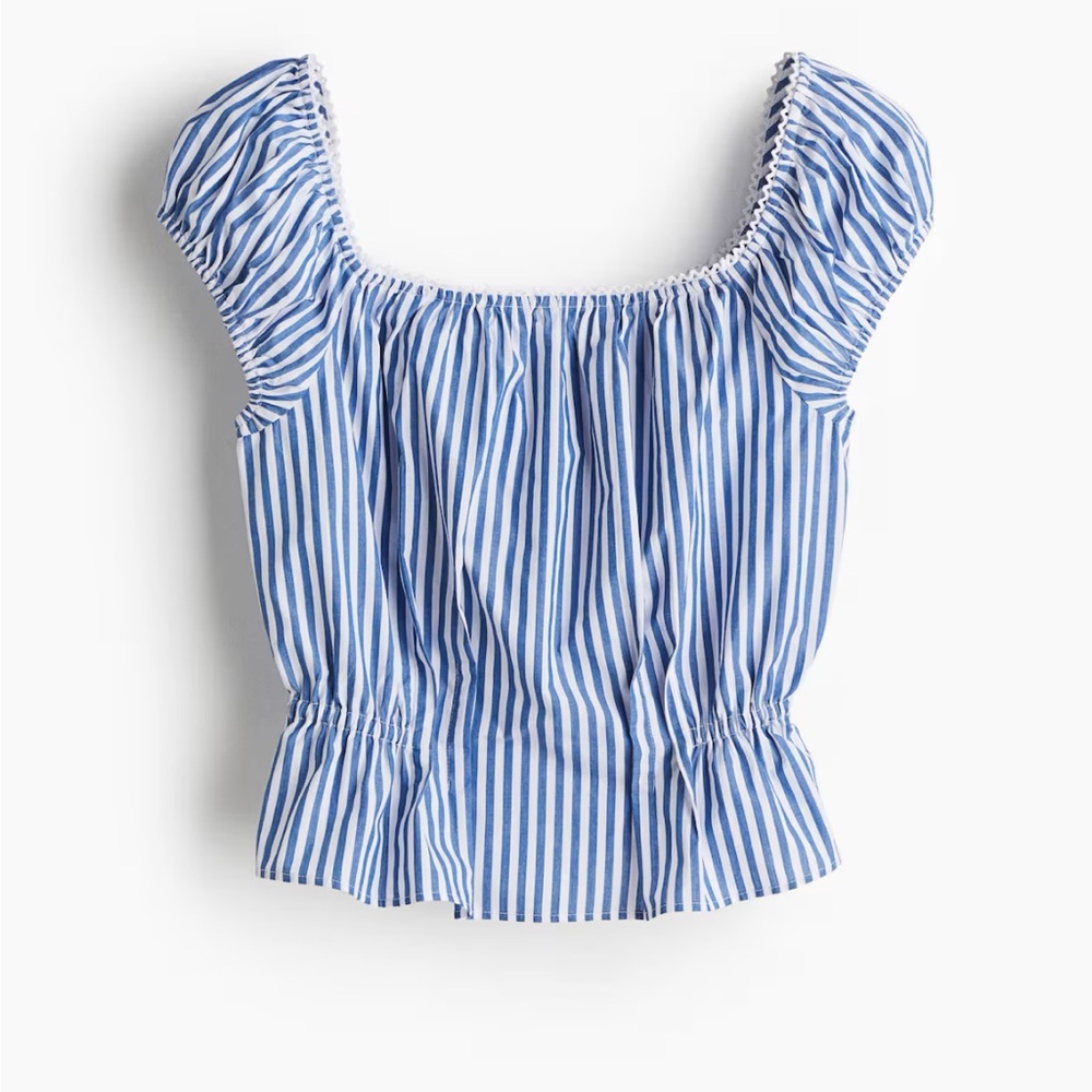 H&M NWT Striped Puffed sleeve smocked blouse. Pit to pit 21 inches (stretches)💙🩵